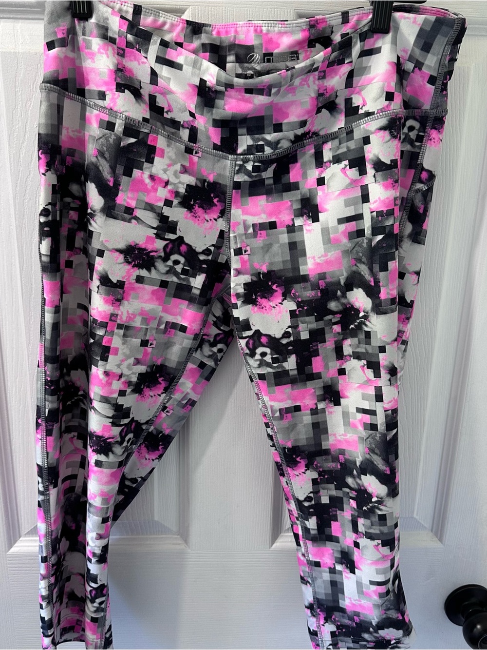 MPG Sport  Pixel Leggings in Pink, Black, White